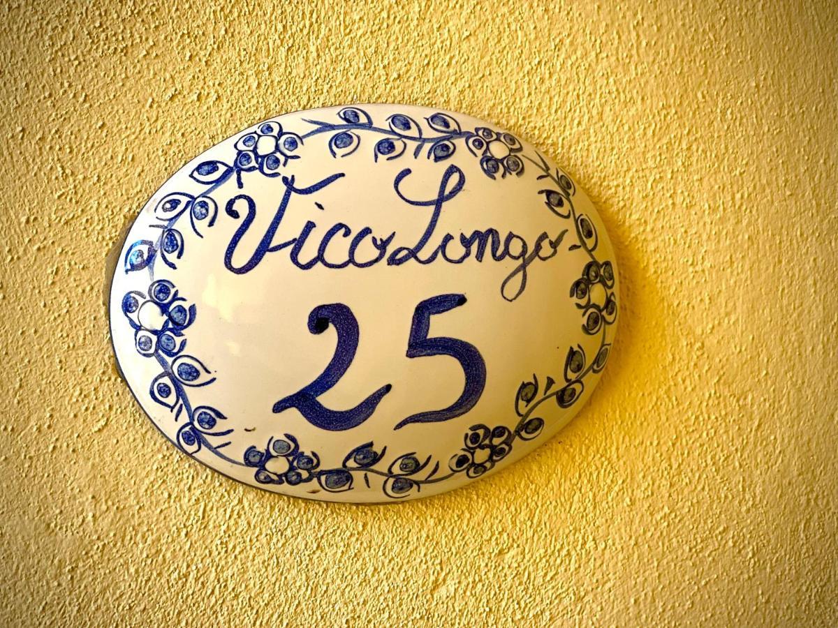 Vico Longo 25 * Nápoles