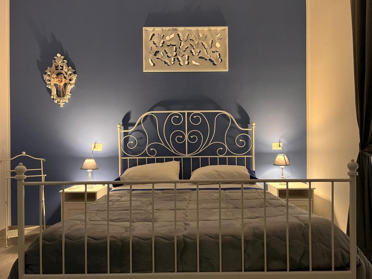 Vico Longo 25 - Ensuit Flat In The Heart Of Neapel
