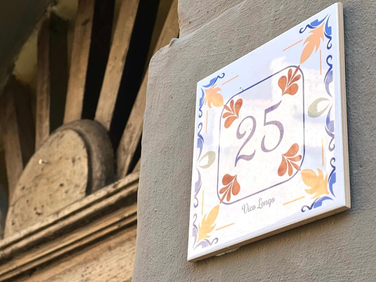 Vico Longo 25 - Ensuit Flat In The Heart Of Neapel